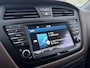 Hyundai i20 1.2 HP Premium | Cruise Control | Climate Control | Navigatie | Achteruitrijcamera | Zomer/Winterbanden Set |