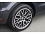 Porsche Macan | PASM LUCHTVERING | BOSE | 20" | ADAPTIVE CRUISE | DAB | STOELVERWARMING V+A | ELEC. KLEP. | 18-V STOELEN | KEYLESS ENTRY/GO | STUURWIELVERWARMING | ETC.