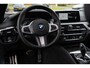 BMW 5-Serie Touring G31 M550d xDrive M-Sport|High Executive|2e Eig|Individual Edition|Trekhaak|4W sturing|Panoramadak|Head Up|Dealer Onderhouden