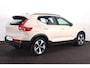 Volvo XC40 B4 Plus Dark - IntelliSafe Assist & Surround - Harman/Kardon audio - Parkeercamera achter - Verwarmde voorstoelen & stuur - Parkeersensoren voor & achter - Elektr. bedienb. voorstoelen met geheugen links - Draadloze tel. lader - Elektr. inklapbare trekhaak - 19' LMV