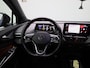 Volkswagen ID.4 First 77 kWh 204 PK| Origineel Nederlands | Dealeronderhouden | Navigatie | Trekhaak | Stoelverwarming | Stuurwielverwarming | Inklapbare Buitenspiegels | Achteruitrijcamera | Parkeersensoren
