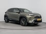 Toyota Yaris Cross 1.5 Hybrid Adventure Treeplanken | Glazen Dak | Lederen/Stof Bekleding | Navigatie | Parkeersensoren V+A | Metallic Lak | Lichtmetalen Velgen | 27-01-2026 pt