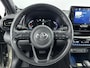 Toyota Yaris Cross 1.5 Hybrid Adventure Treeplanken | Glazen Dak | Lederen/Stof Bekleding | Navigatie | Parkeersensoren V+A | Metallic Lak | Lichtmetalen Velgen | 27-01-2026 pt