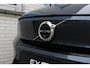 Volvo EX40 Twin Motor Ultra Europa 82 kWh Panoramadak | Verwarmbare voorstoelen, achterbank&stuurwiel | Premium audio by Harman Kardon | Elek. bedienbare voorstoelen met geheugen | Warmtepomp | Adaptive cruise control | Blind spot | Keyless-entry | Elektrische achterklep |