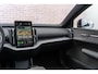 Volvo EX30 Cross Country Twin Motor AWD Performance 69 kWh Ultra | Google | Panoramadak | Elek. Stoelen | Adaptieve Cruise Control | Harman Kardon Audio | Stoel-/Stuurverwarming | Trekhaak | 360 Camera | Elek. Achterklep | Getint Glas | Dodehoekdetectie | Pilot Assist | 19" LM