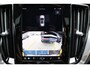 Volvo V60 B4 Essential Edition - IntelliSafe Assist & Surround - Parkeercamera achter - Verwarmde voorstoelen, stuur & achterbank - Parkeersensoren achter - Draadloze tel. lader - Extra getint glas - 17' LMV