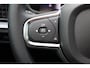 Volvo V60 B4 Essential Edition - IntelliSafe Assist & Surround - Parkeercamera achter - Verwarmde voorstoelen, stuur & achterbank - Parkeersensoren achter - Draadloze tel. lader - Extra getint glas - 17' LMV