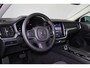 Volvo V60 B4 Essential Edition - IntelliSafe Assist & Surround - Parkeercamera achter - Verwarmde voorstoelen, stuur & achterbank - Parkeersensoren achter - Draadloze tel. lader - Extra getint glas - 17' LMV