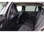 Volvo V60 B4 Essential Edition - IntelliSafe Assist & Surround - Parkeercamera achter - Verwarmde voorstoelen, stuur & achterbank - Parkeersensoren achter - Draadloze tel. lader - Extra getint glas - 17' LMV