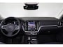 Volvo V60 B4 Essential Edition - IntelliSafe Assist & Surround - Parkeercamera achter - Verwarmde voorstoelen, stuur & achterbank - Parkeersensoren achter - Draadloze tel. lader - Extra getint glas - 17' LMV