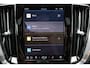 Volvo V60 B4 Essential Edition - IntelliSafe Assist & Surround - Parkeercamera achter - Verwarmde voorstoelen, stuur & achterbank - Parkeersensoren achter - Draadloze tel. lader - Extra getint glas - 17' LMV