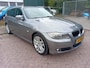 BMW 3-Serie Touring 320i Luxury Line Climate Cruise Leer Navigatie Xenon 2 sleutels Ond. Map NAP APK 06-2026