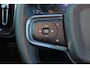 Volvo XC40 B3 Ultra Black Edition - Panorama/schuifdak - IntelliSafe Assist & Surround - 360º Camera - Harman/Kardon audio - LED Pixel koplampen - Verwarmde voorstoelen & stuur - Parkeersensoren voor & achter - Elektr. bedienb. voorstoelen met geheugen links - Draadloze tel. lader - Extra getint glas - 20' LMV