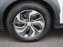 Hyundai Kona 1.6 GDi Hybrid 6-DCT Sky BlueLink | Automaat | Apple Carplay / Android Auto | Schuifdak | Virtual cockpit | Parkeer sensoren | Leder | Stoel verwarming/koeling | Stuur verwarming | Cruise control | Climate control | DAB |