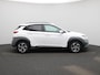 Hyundai Kona 1.6 GDi Hybrid 6-DCT Sky BlueLink | Automaat | Apple Carplay / Android Auto | Schuifdak | Virtual cockpit | Parkeer sensoren | Leder | Stoel verwarming/koeling | Stuur verwarming | Cruise control | Climate control | DAB |
