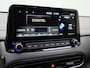 Hyundai Kona 1.6 GDi Hybrid 6-DCT Sky BlueLink | Automaat | Apple Carplay / Android Auto | Schuifdak | Virtual cockpit | Parkeer sensoren | Leder | Stoel verwarming/koeling | Stuur verwarming | Cruise control | Climate control | DAB |