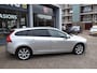 Volvo V60 1.5 T2 Kinetic , Automaat, Navi, PDC voor-achter, Sport lederen stoelen , Cruise contr. Radio-CD, Stoelverwarming.