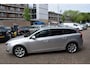 Volvo V60 1.5 T2 Kinetic , Automaat, Navi, PDC voor-achter, Sport lederen stoelen , Cruise contr. Radio-CD, Stoelverwarming.