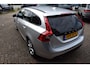 Volvo V60 1.5 T2 Kinetic , Automaat, Navi, PDC voor-achter, Sport lederen stoelen , Cruise contr. Radio-CD, Stoelverwarming.