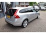 Volvo V60 1.5 T2 Kinetic , Automaat, Navi, PDC voor-achter, Sport lederen stoelen , Cruise contr. Radio-CD, Stoelverwarming.