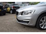 Volvo V60 1.5 T2 Kinetic , Automaat, Navi, PDC voor-achter, Sport lederen stoelen , Cruise contr. Radio-CD, Stoelverwarming.