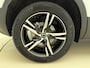 Volvo XC40 B4 211pk Plus Dark / Trekhaak / Elektr. Stoelen / Harman&Kardon / Stoel + Stuurw. Verwarming / Noodreservewiel / Keyless / 18'' + All Season / BLIS / Adapt. Cruise /