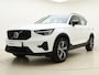 Volvo XC40 B4 211pk Plus Dark / Trekhaak / Elektr. Stoelen / Harman&Kardon / Stoel + Stuurw. Verwarming / Noodreservewiel / Keyless / 18'' + All Season / BLIS / Adapt. Cruise /