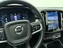 Volvo XC40 B4 211pk Plus Dark / Trekhaak / Elektr. Stoelen / Harman&Kardon / Stoel + Stuurw. Verwarming / Noodreservewiel / Keyless / 18'' + All Season / BLIS / Adapt. Cruise /