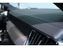 Volvo V90 2.0 T6 Plug-in hybrid AWD Ultimate Dark | 350PK Long Range | Bowers & Wilkings | 360 Camera | HUD | Trekhaak | Luchtvering | Pano | Stuur+Stoelverwarming |