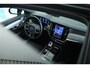 Volvo V90 2.0 T6 Plug-in hybrid AWD Ultimate Dark | 350PK | LONG RANGE | Bowers & Wilkins | 360 Camera | HUD | Trekhaak | Luchtvering | Pano | Stuur+Stoelverwarming |
