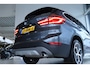 BMW X1 sDrive20i High Executive | Adapt. Cruise | HUD | Leder | Stoelverwarming | Keyless | Camera | Elektr. Klep |