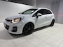 Kia Rio 1.2 CVVT DynamicLine Navigatie, Camera, Airco, Zwarte velgen.
