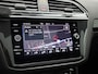 Volkswagen Tiguan 1.5 TSI ACT Highline Business R | Automaat | Panoramadak | Camera | Stoelverwarming | Apple Carplay/ Android Auto |