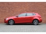 Volvo V40 T2 Automaat Edition+ | Stoelverwarming | Navigatie | Cruise Control | Parkeersensoren achter | Sensus Connect premium audio | Regensensor | Climate control | LED koplampen