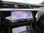 Audi Q8 e-tron 55 quattro S Edition 115 kWh l Adaptive cruise control l Airco l Navigatie l 360 graden camera l Stoelverwarming l Parkeersensoren l Alarm Klasse III l Apple Carplay / Android Auto l Elektr. voorst. geheugen best. l Privacy glas l