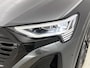 Audi Q8 e-tron 55 quattro S Edition 115 kWh l Adaptive cruise control l Airco l Navigatie l 360 graden camera l Stoelverwarming l Parkeersensoren l Alarm Klasse III l Apple Carplay / Android Auto l Elektr. voorst. geheugen best. l Privacy glas l