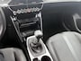 Peugeot 208 Allure Pack 100pk | Navigatie | Achteruitrijcamera | 3D Cockpit | Climate Control | Cruise Control | Parkeersensoren v+a | Keyless | Apple Carplay / Android Auto | DAB+ radio | Armsteun | Led koplampen | Bluetooth | Elektrisch inklapbare spiegels | 16" lichtmetalen velgen |