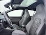 Volkswagen Golf 1.5 eTSI R-Line | Pano dak | Carplay | ACC | Navigatie | Parkeersensoren | 17'' |