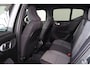 Volvo XC40 B4 Plus Dark - Harman Kardon audio - Adaptive Cruise Control met Pilot Assist - BLIS dodehoekassistentie - Keyless - Verwarmbare voorstoelen - Verwarmbaar stuurwiel - Getint glas - Geïntegreerd Google Maps navigatiesysteem - Apple CarPlay - 18' LMV - Parkeersensoren voor & achter - Parkeercamera achter