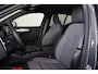 Volvo XC40 B4 Plus Dark - Harman Kardon audio - Adaptive Cruise Control met Pilot Assist - BLIS dodehoekassistentie - Keyless - Verwarmbare voorstoelen - Verwarmbaar stuurwiel - Getint glas - Geïntegreerd Google Maps navigatiesysteem - Apple CarPlay - 18' LMV - Parkeersensoren voor & achter - Parkeercamera achter