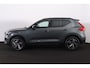 Volvo XC40 B4 Plus Dark - Harman Kardon audio - Adaptive Cruise Control met Pilot Assist - BLIS dodehoekassistentie - Keyless - Verwarmbare voorstoelen - Verwarmbaar stuurwiel - Getint glas - Geïntegreerd Google Maps navigatiesysteem - Apple CarPlay - 18' LMV - Parkeersensoren voor & achter - Parkeercamera achter