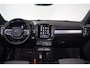 Volvo XC40 B4 Plus Dark - Harman Kardon audio - Adaptive Cruise Control met Pilot Assist - BLIS dodehoekassistentie - Keyless - Verwarmbare voorstoelen - Verwarmbaar stuurwiel - Getint glas - Geïntegreerd Google Maps navigatiesysteem - Apple CarPlay - 18' LMV - Parkeersensoren voor & achter - Parkeercamera achter