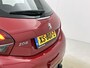 Peugeot 208 Allure 110pk | Navigatie via Apple CarPlay / Android Auto | Climate Control | Cruise Control | Bluetooth | Elektrisch inklapbare spiegels | Automatisch dimlicht | Regensensor | Multifunctioneel stuurwiel | Dealeronderhouden | Trekhaak | 16" lichtmetalen velgen |