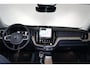 Volvo XC60 T6 Recharge AWD Ultra Dark - Panorama/schuifdak - IntelliSafe Assist & Surround - 360º Camera - Harman/Kardon audio - Adaptieve LED koplampen - Verwarmde voorstoelen, stuur & achterbank - Parkeersensoren voor & achter - Elektr. bedienb. voorstoelen met geheugen - Head up display - Draadloze tel. lader - Elektr. inklapbare trekhaak - 20' LMV