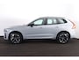 Volvo XC60 T6 Recharge AWD Ultra Dark - Panorama/schuifdak - IntelliSafe Assist & Surround - 360º Camera - Harman/Kardon audio - Adaptieve LED koplampen - Verwarmde voorstoelen, stuur & achterbank - Parkeersensoren voor & achter - Elektr. bedienb. voorstoelen met geheugen - Head up display - Draadloze tel. lader - Elektr. inklapbare trekhaak - 20' LMV