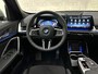 BMW X1 18i M-Sport Performance-Pack | Panorama | Sportstoelen | Carbon | Keyless-Entry | Sfeerverlichting | Achteruitrij-Camera | 5x op voorraad | Carplay | Full-LED | Black-Optic | Getint Glas | Stoelverwarming | Draadloos Laden |