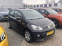Volkswagen Up! 1.0 high BlueMotion Leder!! | Stoelverwarming | Zomer/Winterset | Airco | 5-Deurs | Sport Stuurwiel | Airco | Buitenspiegels elektrisch verstel- en verwarmbaar | Centrale deurvergrendeling met afstandsbediening