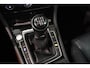 Volkswagen Golf 1.0 TSI Highline Business R-Line | Panoramadak | Camera | Key-less | Lederen Sportstoelen | Adaptieve cruise |