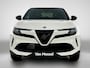 Alfa Romeo Junior 1.2 Turbo Hybrid Ibrida Sport Speciale 145pk | Navigatie | Parkeersensoren rondom | Camera | Hands-free achterklep | Panorama schuifdak | LMV 18" |