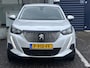 Peugeot 2008 1.2 PureTech Allure Pack | Trekhaak | Stoelverwarming | Parkeercamera/-sensoren | Apple Carplay/Android Auto | Climate Control | Keyless Entry/Start | Cruise Control | Full LED | Lage kilometers! |